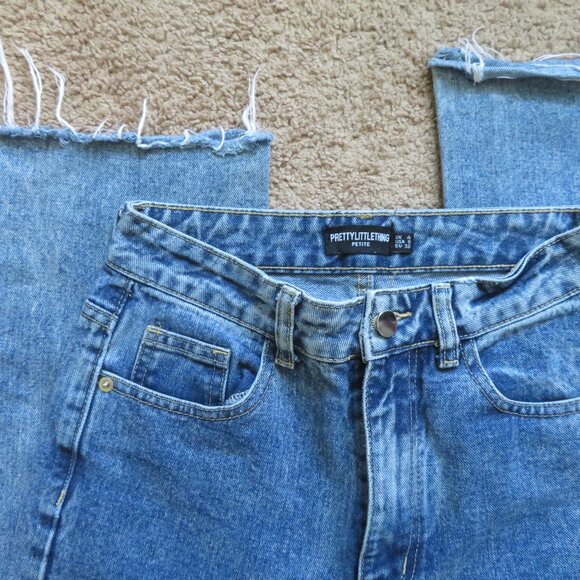 Pretty Little Thing Light Wash Jeans size 0 - Picture 2 of 4